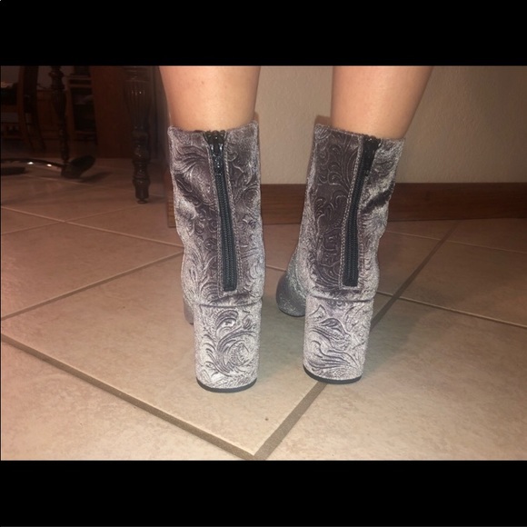 Lewit Lanzo Booties Grey Embossed Velvet. - Picture 6 of 7